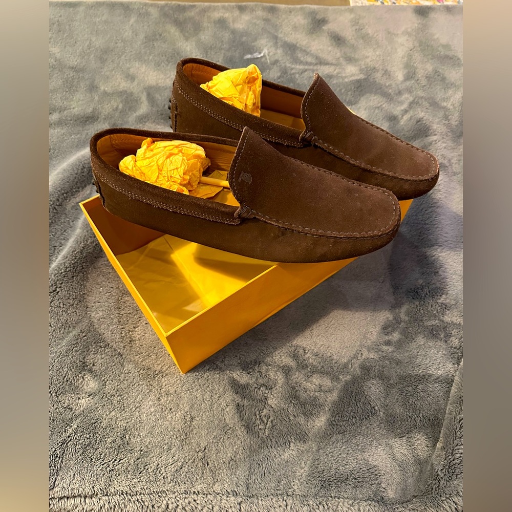 Tods classic brown suede driving loafers
